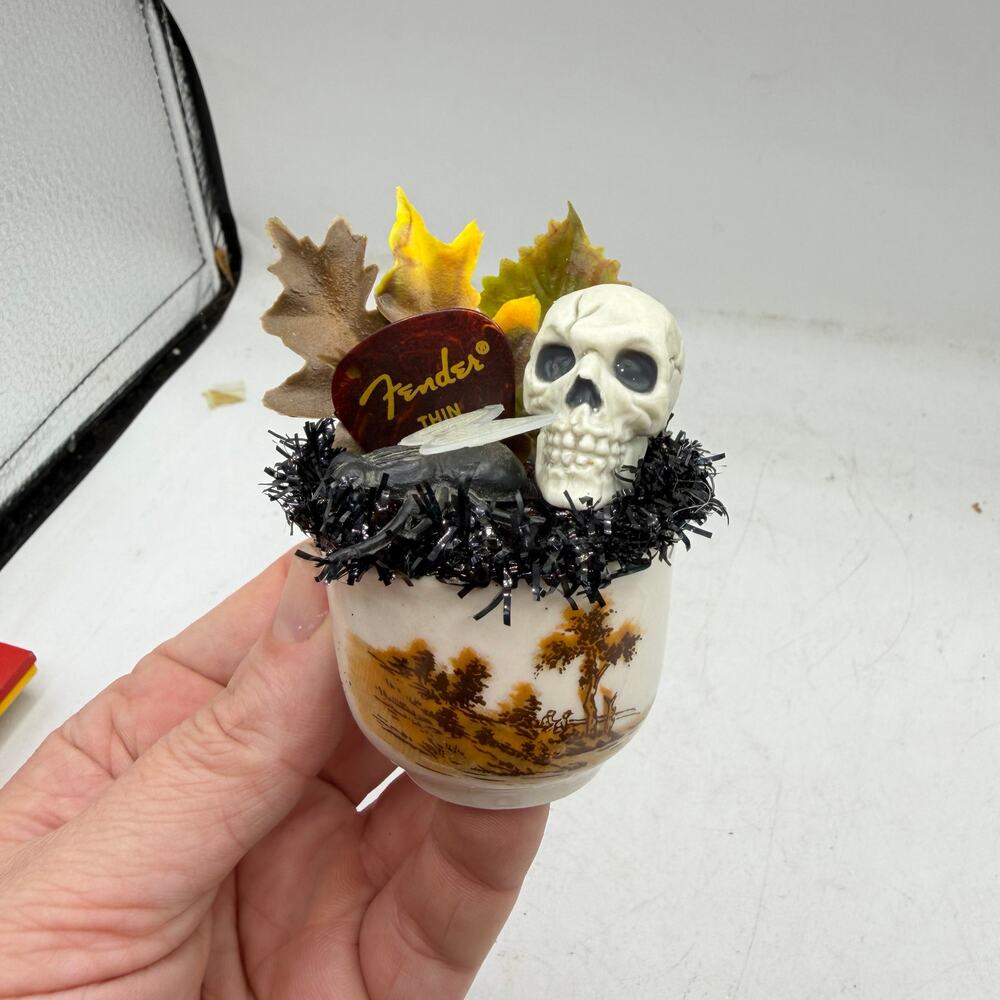 Spooky Skull Halloween Mini Assemblage - Decor Retro Salvage - Picture 2 of 6